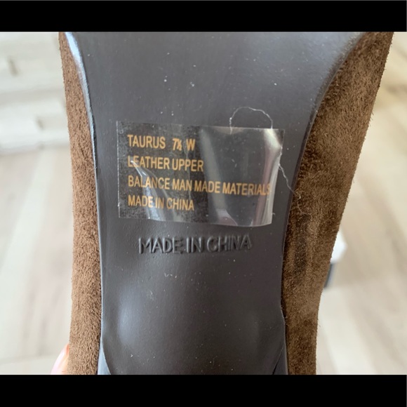 Brown suede boots - Picture 3 of 3